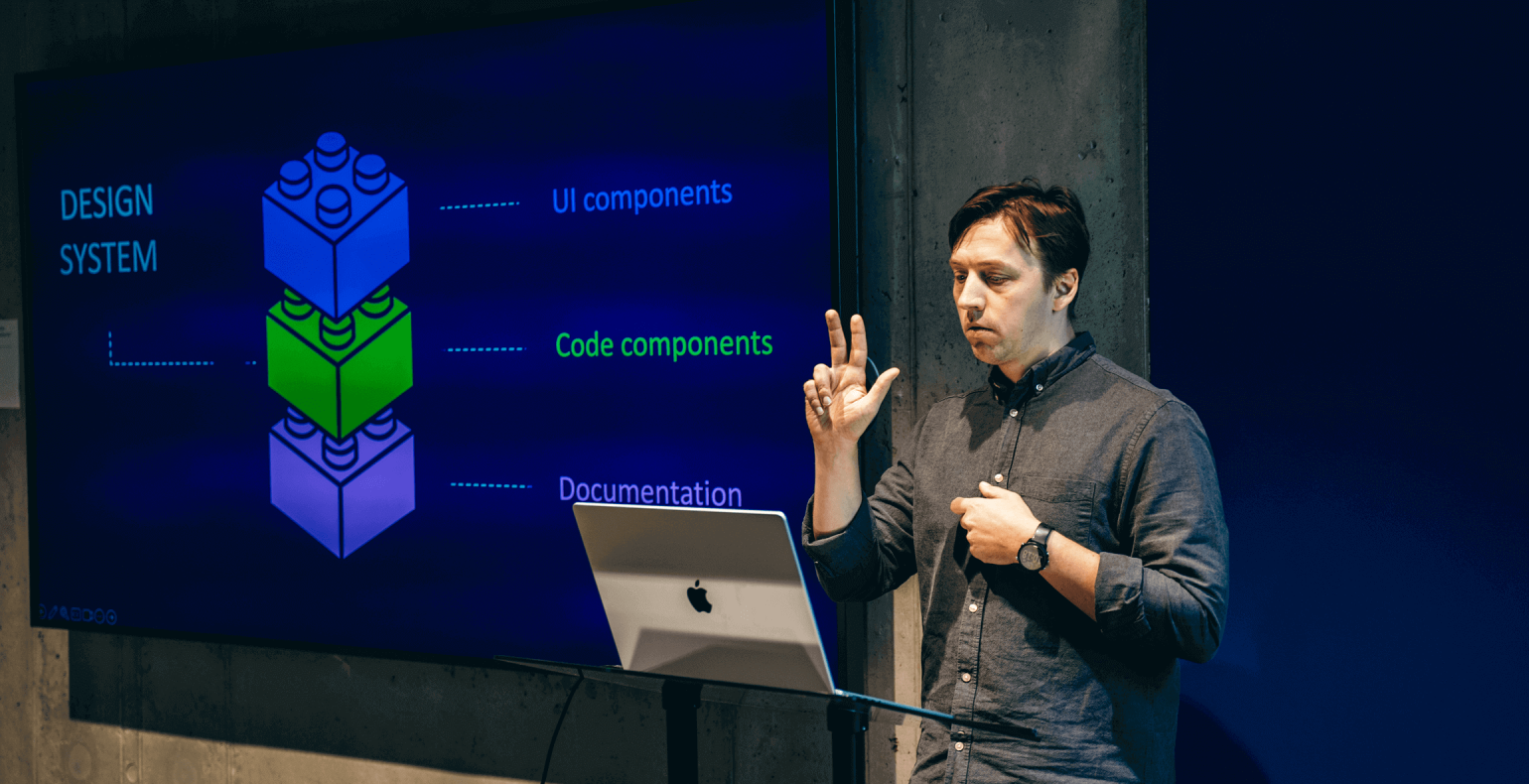 Trinidad Wisemani disainisüsteemide juht Hardi Niilo webinaril ekraani ees esinemas